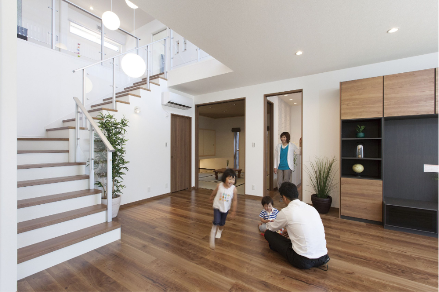 吹き抜け×リビング階段