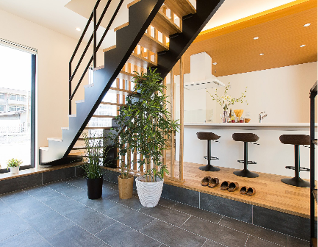 おしゃれなカウンターキッチンを備え付けた注文住宅
