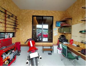 趣味と収納を両立したインナーガレージ