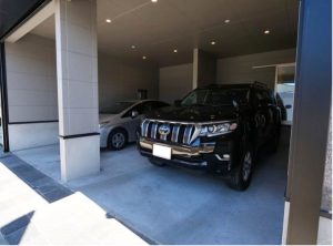 雨の日も快適に出入りできるビルトインガレージ
