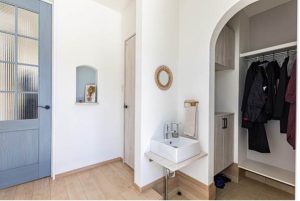 南欧テイストの外観が目を引く、家事ラク動線の住まい
